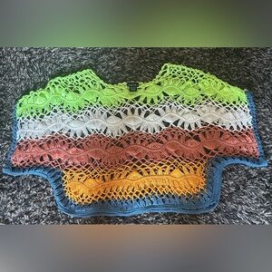 Rue21 Green and White Crochet Graphic Crop Top